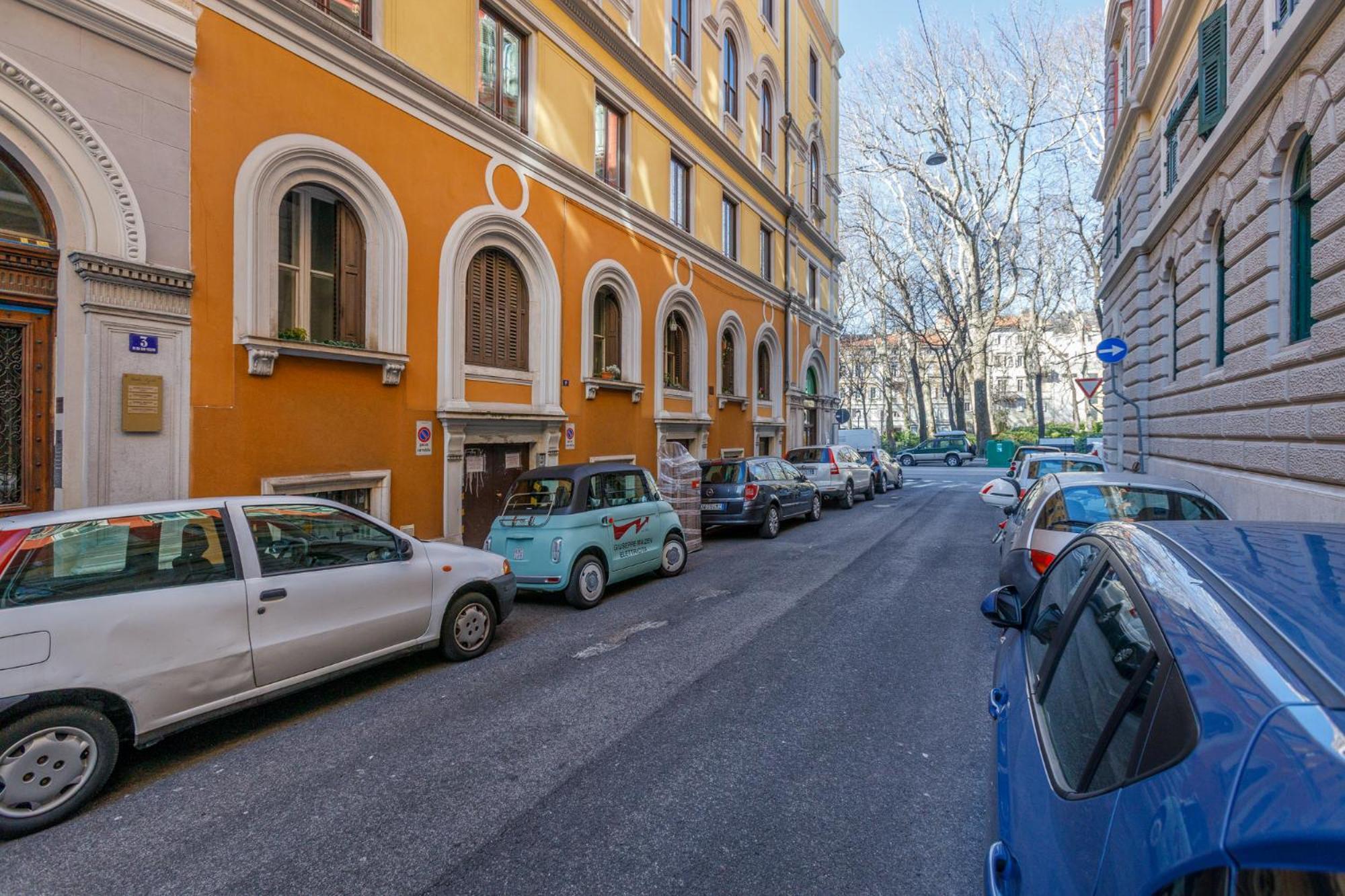 Central Trieste - Elegant City Stay Eksteriør billede