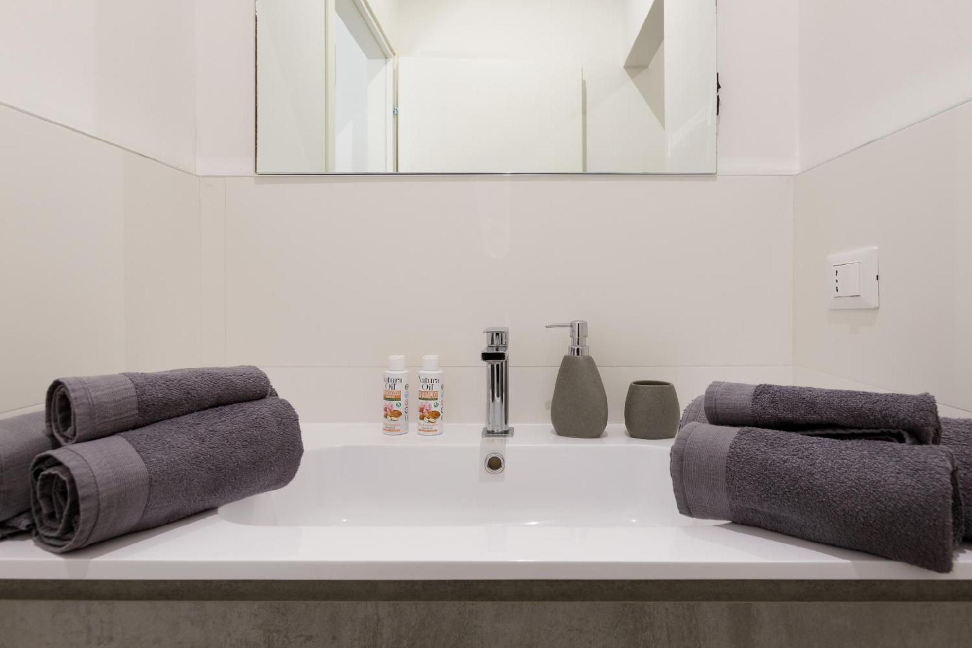 Central Trieste - Elegant City Stay Eksteriør billede